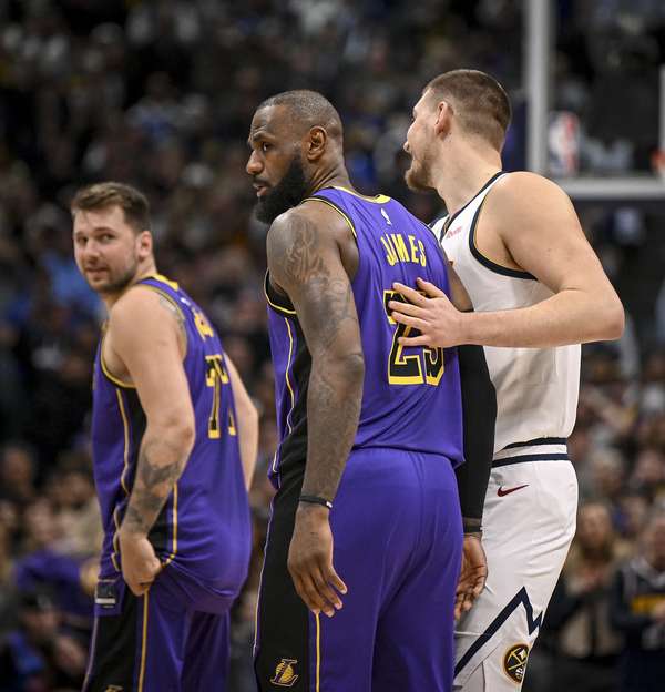 肯尼·史密斯：詹姆斯复出将面临球权分配难题 三核共存效率堪忧