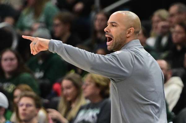 三分出手不足成篮网败因 主帅费尔南德斯：29次远投远远不够