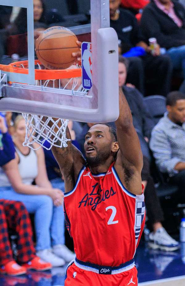 攻防无解！伦纳德持续输出高效表现 抢断数据直逼榜首