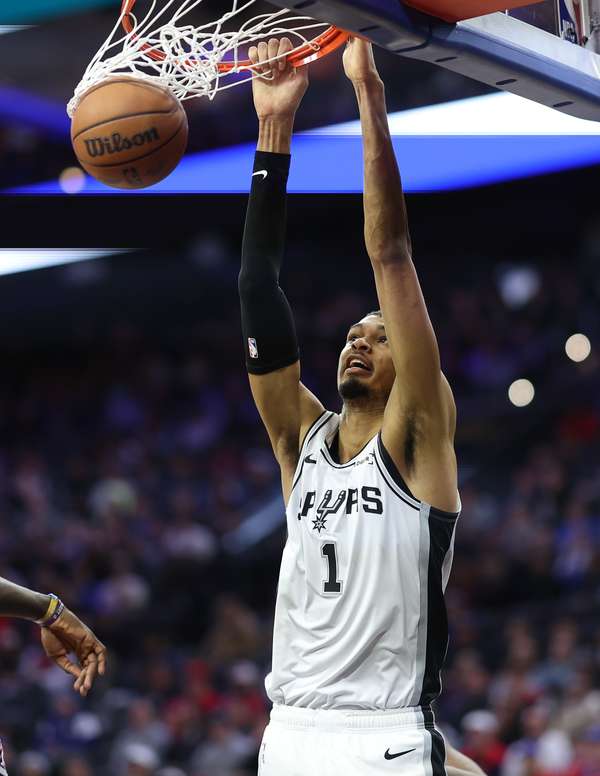 文班亚马复仇战完美答卷：32分12板8助4帽打爆黄蜂 坦言上次失利自己该背锅